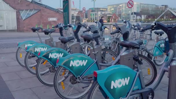 Now Rental Bikes Dublin City Dublin Ireland April 2022 — Stok video