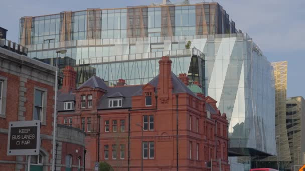 Edificios Modernos Oficinas Dublin Docklands City Dublin Irlanda Abril 2022 — Vídeo de stock