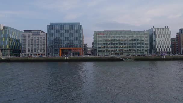 Edifícios Escritórios Modernos Nas Docas Dublim Cidade Dublin Irlanda Abril — Vídeo de Stock