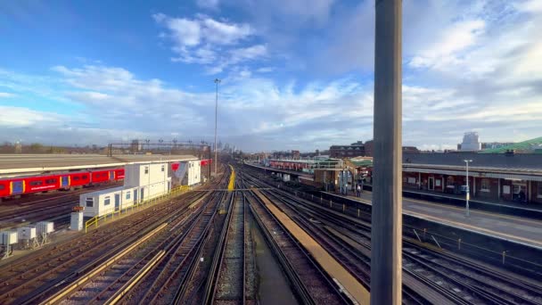 Капелюх Залізничних Колій Clapham Junction Railway Station London United Kingdom — стокове відео