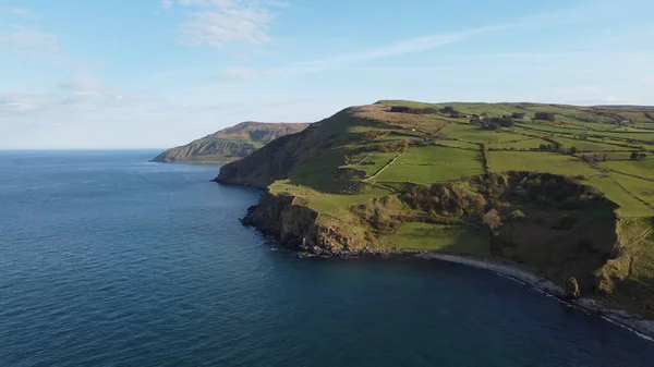 北爱尔兰美丽的铜锣湾海岸 无人驾驶飞机俯瞰 — 图库照片