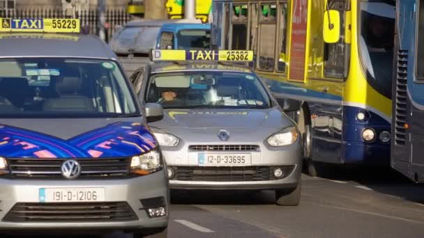 Taxi Cabs City Dublin City Dublin Ireland April 2022 — Stok video