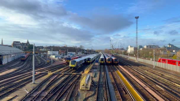 Järnvägsspår Hatt Clapham Junction Järnvägsstation London Förenade Kungariket December 2022 — Stockvideo