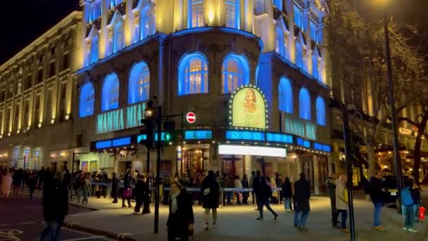 伦敦诺维洛剧院的妈妈米娅音乐剧 2022年12月20日 — 图库视频影像