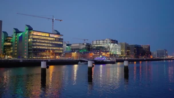 Beautiful Dublin River Liffey Night City Dublin Ireland April 2022 — Video