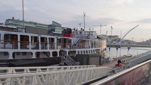 Party Restaurant Boat River Liffey Dublin City Dublin Ireland Апреля — стоковое видео