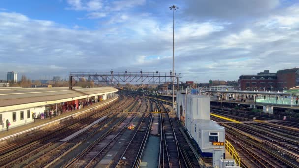 Σιδηροδρομικές Γραμμές Καπέλο Clapham Junction Σιδηροδρομικός Σταθμός Λονδινο Ηνωμενο Βασιλειο — Αρχείο Βίντεο