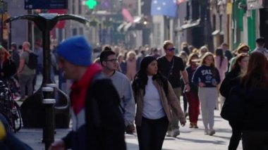 Dublin 'deki Tapınak Bar semti, şehirde popüler bir yerdir - Dublin, IRELAND Şehri - 20 Nisan 2022