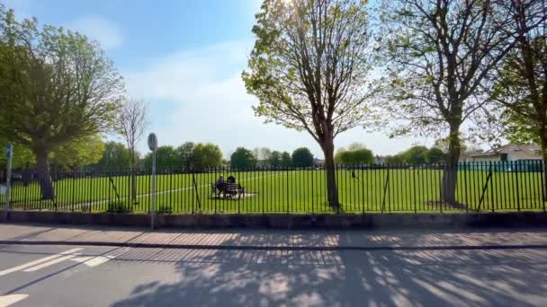 ダブリン市クロイドン公園 アイルランドのダブリン市 エイプリル20 2022 — ストック動画