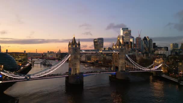 Típica Vista Nocturna Sobre Londres Tower Bridge Metraje Aéreo Londres — Vídeos de Stock
