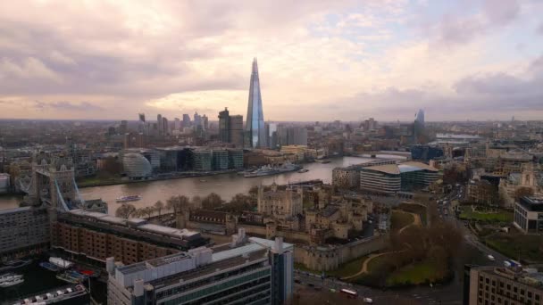 ロンドンの有名なタワーでロンドンを一望 ロンドン イギリス 2022年12月18日 — ストック動画