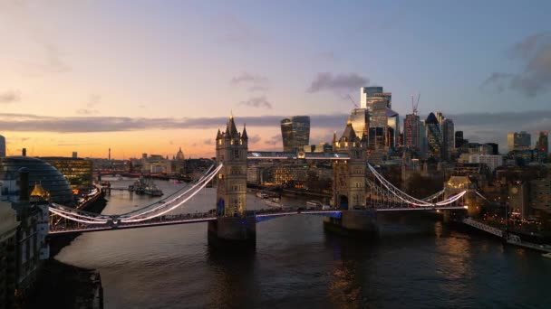 Londen Met Theems Tower Bridge Geweldig Uitzicht Vanuit Lucht Avonds — Stockvideo