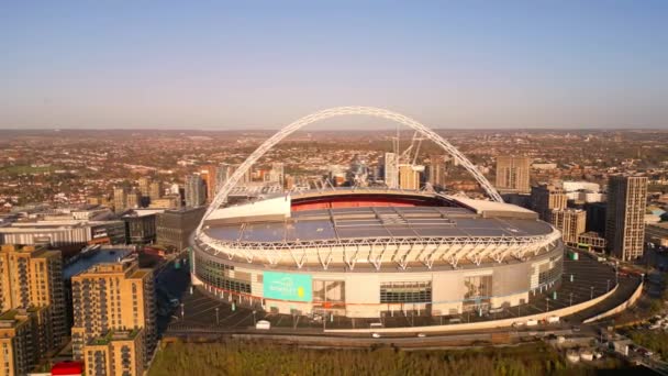 Güneşli Bir Günde Londra Daki Wembley Stadyumu Üzerinde Hava Manzarası — Stok video