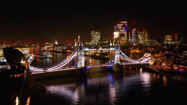 Letecký Pohled Osvětlený Tower Bridge Londýně Noci Londýn Spojené Království — Stock video