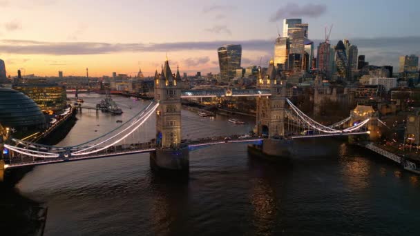 Τυπική Θέα Στο Λονδίνο Και Tower Bridge Εναέρια Πλάνα London — Αρχείο Βίντεο