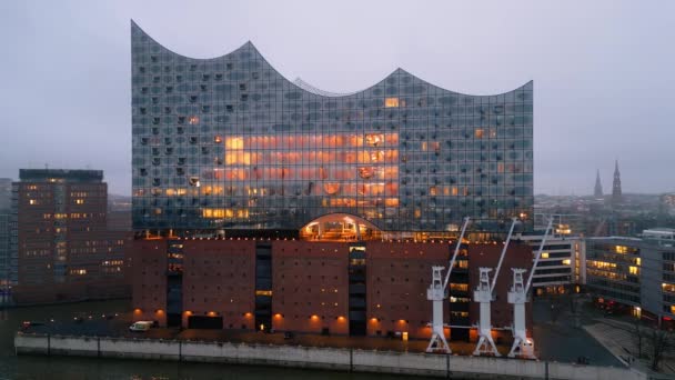 Sala Concerte Elbphilharmonie Din Hamburg Seara Uimitoare Drone Shot City — Videoclip de stoc