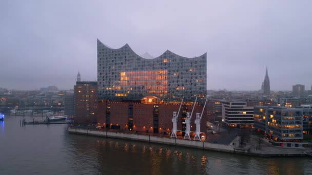 Elbphilharmonie Hamburg Abend Erstaunlicher Drohnenschuss Hamburg Stadt Dezember 2022 — Stockvideo