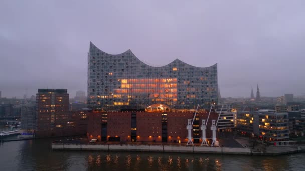 Elbphilharmonie Concertzaal Hamburg Avonds Verbazingwekkende Drone Shot Stad Hamburg Duitsland — Stockvideo