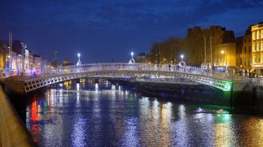 Dublin 'deki Liffey Nehri - seyahat fotoğrafçılığı - İrlanda seyahat fotoğrafçılığı
