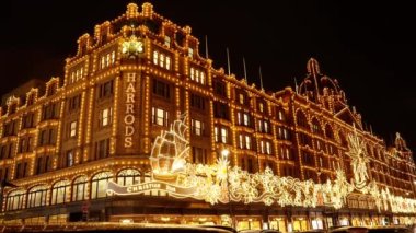 Londra 'daki Harrods Mağazası - Londra, Birleşik KINGDOM - 20 Aralık 2022