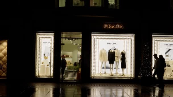 Магазин Prada Лондоні Челсі Лондон United Kingdom December 2022 — стокове відео