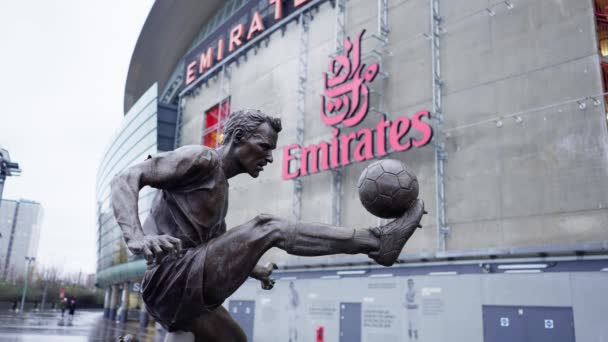 Αγάλματα Στο Emirates Stadium Έδρα Της Ποδοσφαιρικής Ομάδας Arsenal London — Αρχείο Βίντεο