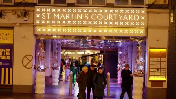 Martins Courtyard Londen Een Populaire Plek London Verenigd Koninkrijk December — Stockvideo