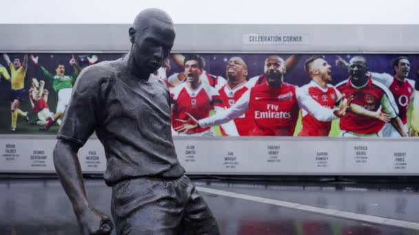 Statuen Emirates Stadium Heimat Des Fußballklubs Arsenal London Reisefotos — Stockvideo