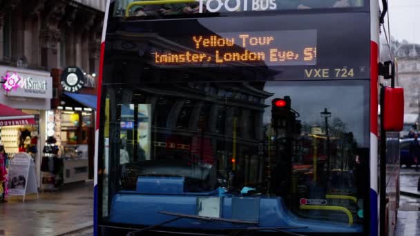 London Sightseeing Bus Coventry Street Londra Regno Unito Dicembre 2022 — Video Stock