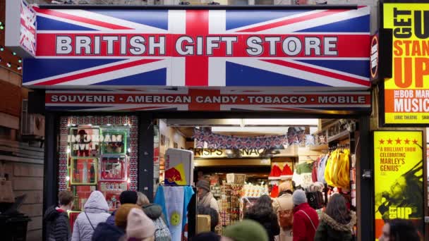 British Gift Store Leicester Square London Travel Photography — Vídeo de Stock