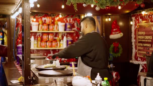 Crepes Cozimento Mercado Natal Londres Reino Unido Dezembro 2022 — Vídeo de Stock