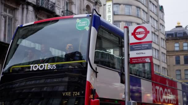 Londra Nın Coventry Caddesindeki Gezi Otobüsü Londra Kingdom Aralik 2022 — Stok video