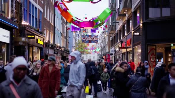 Wspaniała Ulica Carnaby Londynie Czasie Świąt Bożego Narodzenia Klip Zwolnień — Wideo stockowe