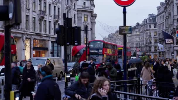 Multitud Personas Cruzando Calle Oxford Circus Clip Cámara Lenta Londres — Vídeos de Stock
