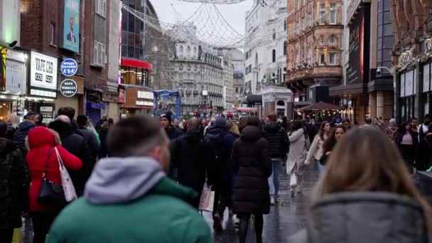 レスター広場はロンドンで忙しい場所です スローモーションクリップ 旅行写真 — ストック動画