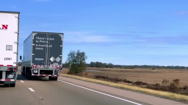 Amazon Prime Caminhão Estrada Dirigindo Uma Rodovia Little Rock Eua — Vídeo de Stock