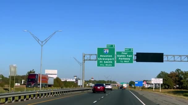 Direction Signs Highway Shreveport Houston Pov Driving Little Rock Usa — Vídeos de Stock