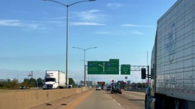 Memphis ve Nashville otobanındaki istikamet işaretleri - POV - MEMPhis, ABD - 06 Kasım 2022
