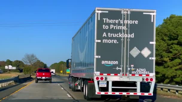 Amazon Prime Caminhão Estrada Dirigindo Uma Rodovia Little Rock Eua — Vídeo de Stock