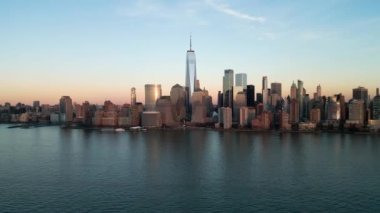 Günbatımında Manhattan ve Hudson Nehri 'nin silüeti - İHA fotoğrafçılığı