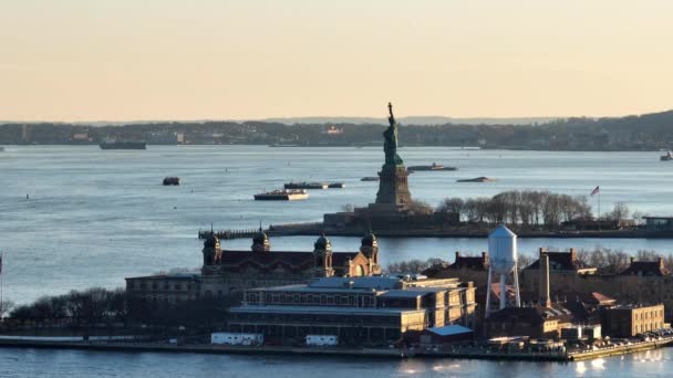 Liberty Island Freiheitsstatue New York Und Ellis Island Luftaufnahme Drohnenfotografie — Stockvideo