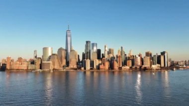 Manhattan 'ın ufuk çizgisi üzerinde hava görüntüsü - İHA fotoğrafçılık