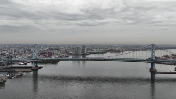 Erstaunliche Ben Franklin Brücke Über Den Delaware River Philadelphia Drohnenfotografie — Stockvideo