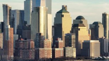 Manhattan şehir merkezi finans bölgesinin gökdelenleri - hava manzarası - NEW YORK, Birleşik Devletler - 15 Şubat 2023