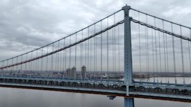 Philadelphia 'daki Delaware Nehri üzerinde Ben Franklin Köprüsü - İHA fotoğrafçılığı