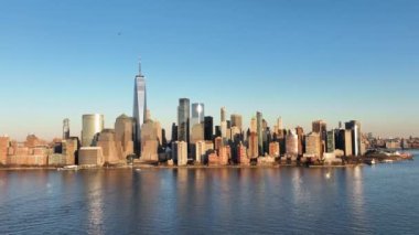 Manhattan 'ın ufuk çizgisi üzerinde hava görüntüsü - İHA fotoğrafçılık