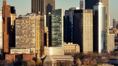 Manhattan 'ın finans bölgesi boyunca uçuş - İHA fotoğrafçılığı
