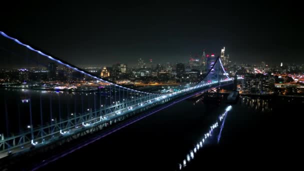 Most Benjamina Franklina Skyline Philadelphie Noci Letecký Pohled Bezpilotní Fotografie — Stock video
