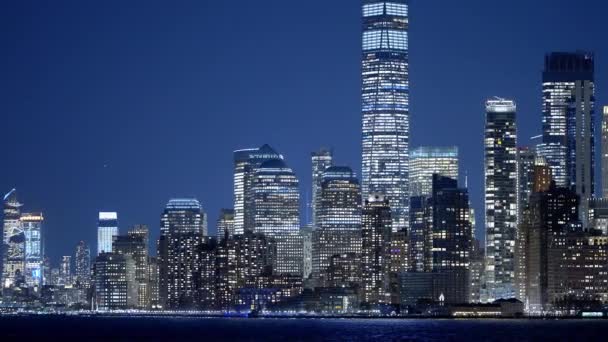 Die Modernen Büro Wolkenkratzer Von Downtown Manhattan Bei Nacht Reisefotos — Stockvideo