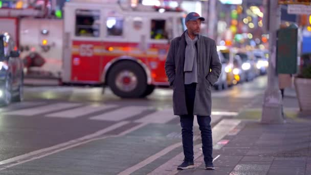 Afro American Man Gatorna New York Times Square Fotografi — Stockvideo